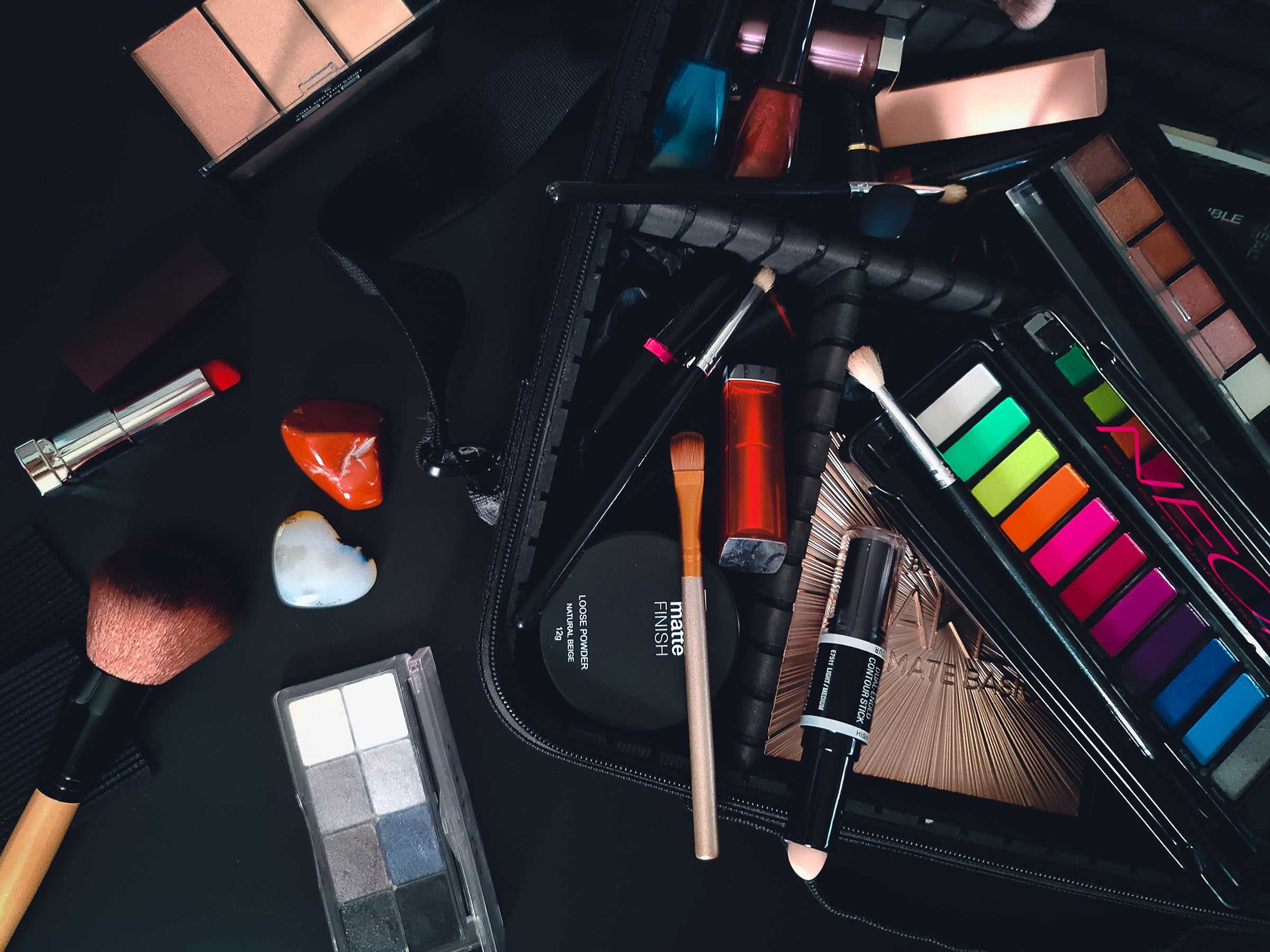 I LIKE EFFICIENT AND LONG LASTING MAKEUP PRODUCTS – HERE’S WHAT’S IN MY BAG